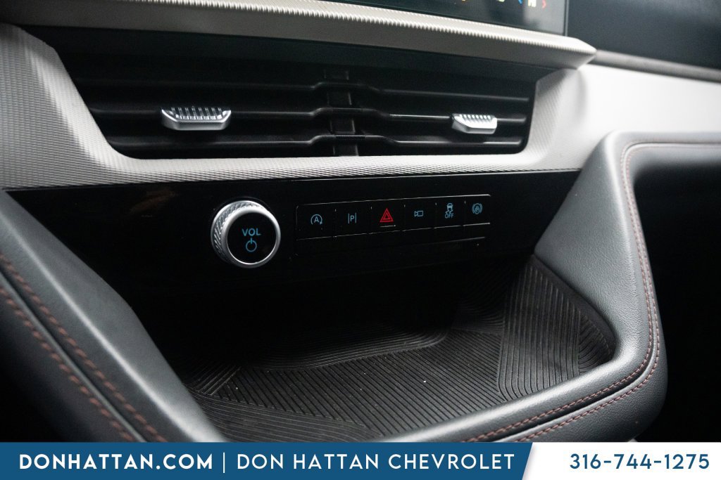 Used 2025 Ford Explorer Active AWD/4WD image 9