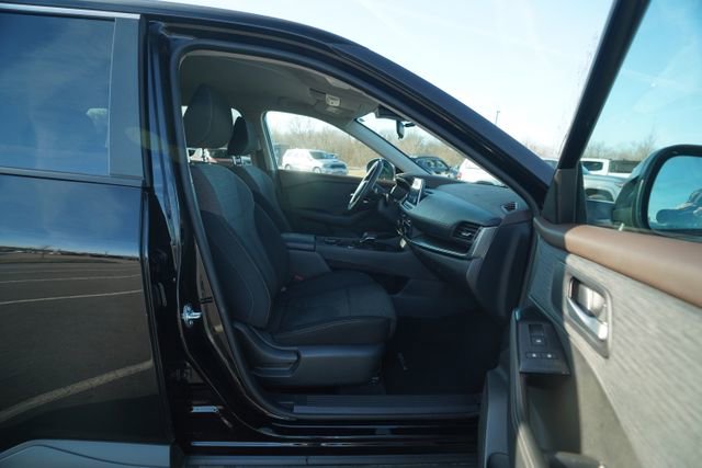 Used 2023 Nissan Rogue SV image 20