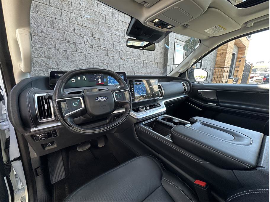 Used 2025 Ford Expedition Max Platinum AWD/4WD image 2