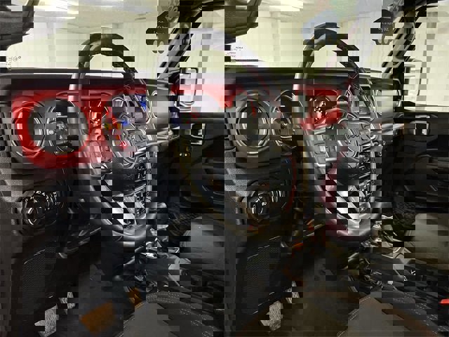 Used 2022 Jeep Wrangler Unlimited Rubicon w/ Cold Weather Group image 10