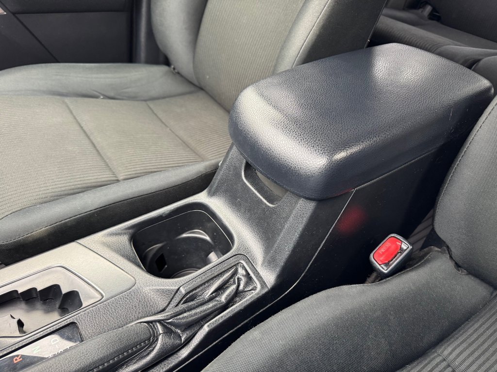 Used 2018 Toyota RAV4 LE image 18