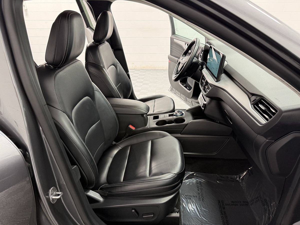 Used 2025 Ford Escape Platinum AWD/4WD image 14