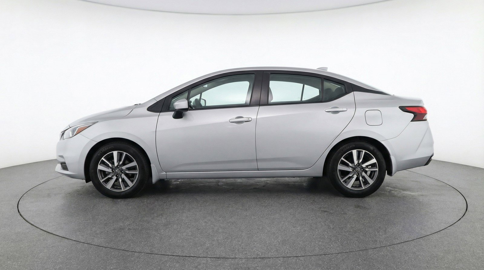 Used 2025 Nissan Versa SV image 5