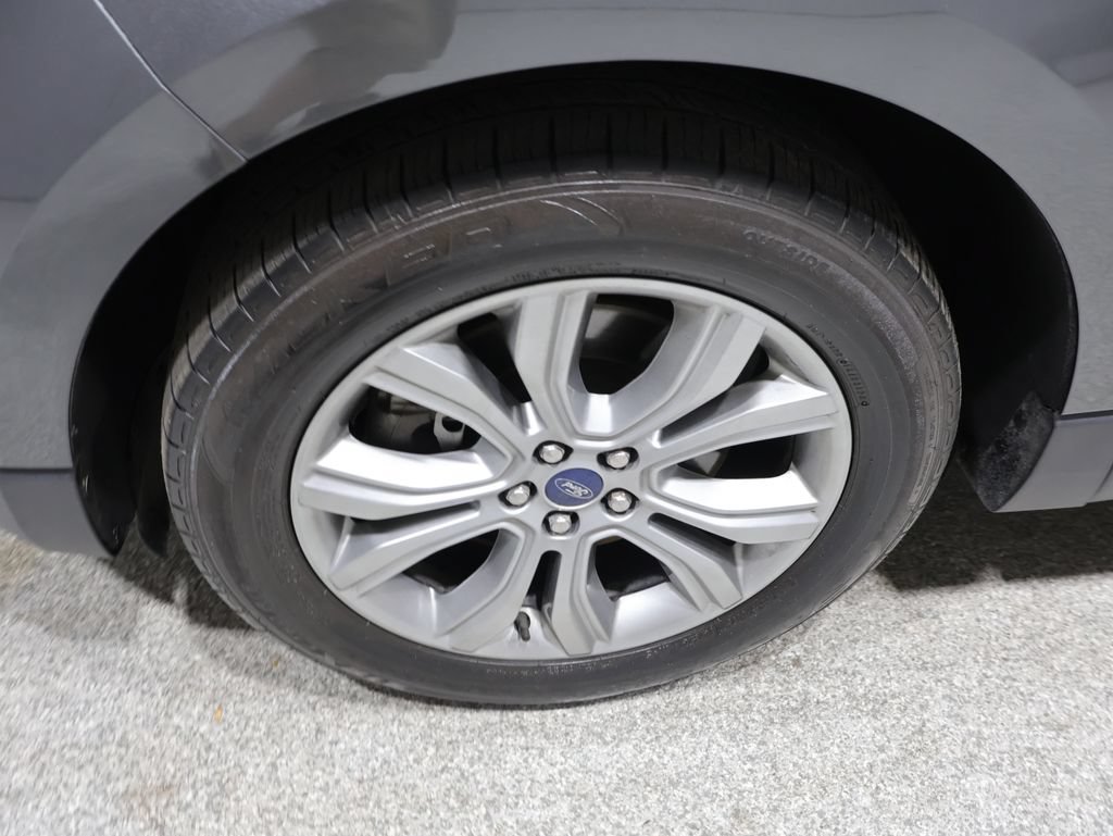 Used 2019 Ford Edge Titanium w/ Cold Weather Package AWD/4WD image 9