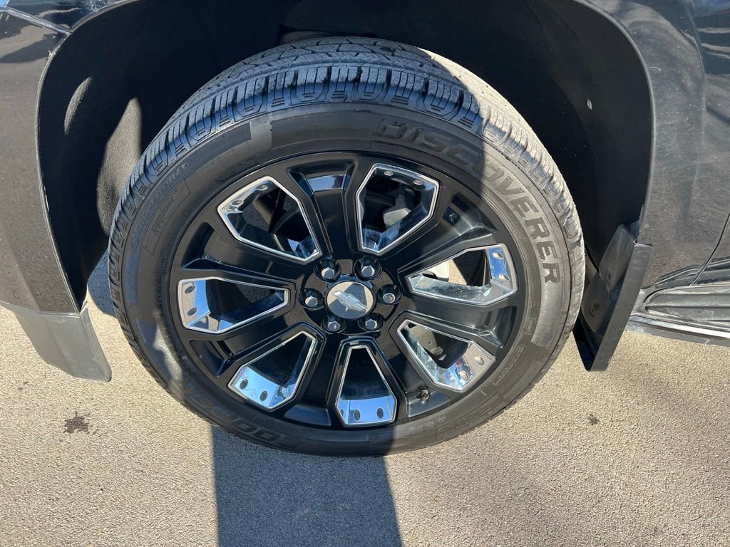 Used 2019 Chevrolet Suburban Premier image 12