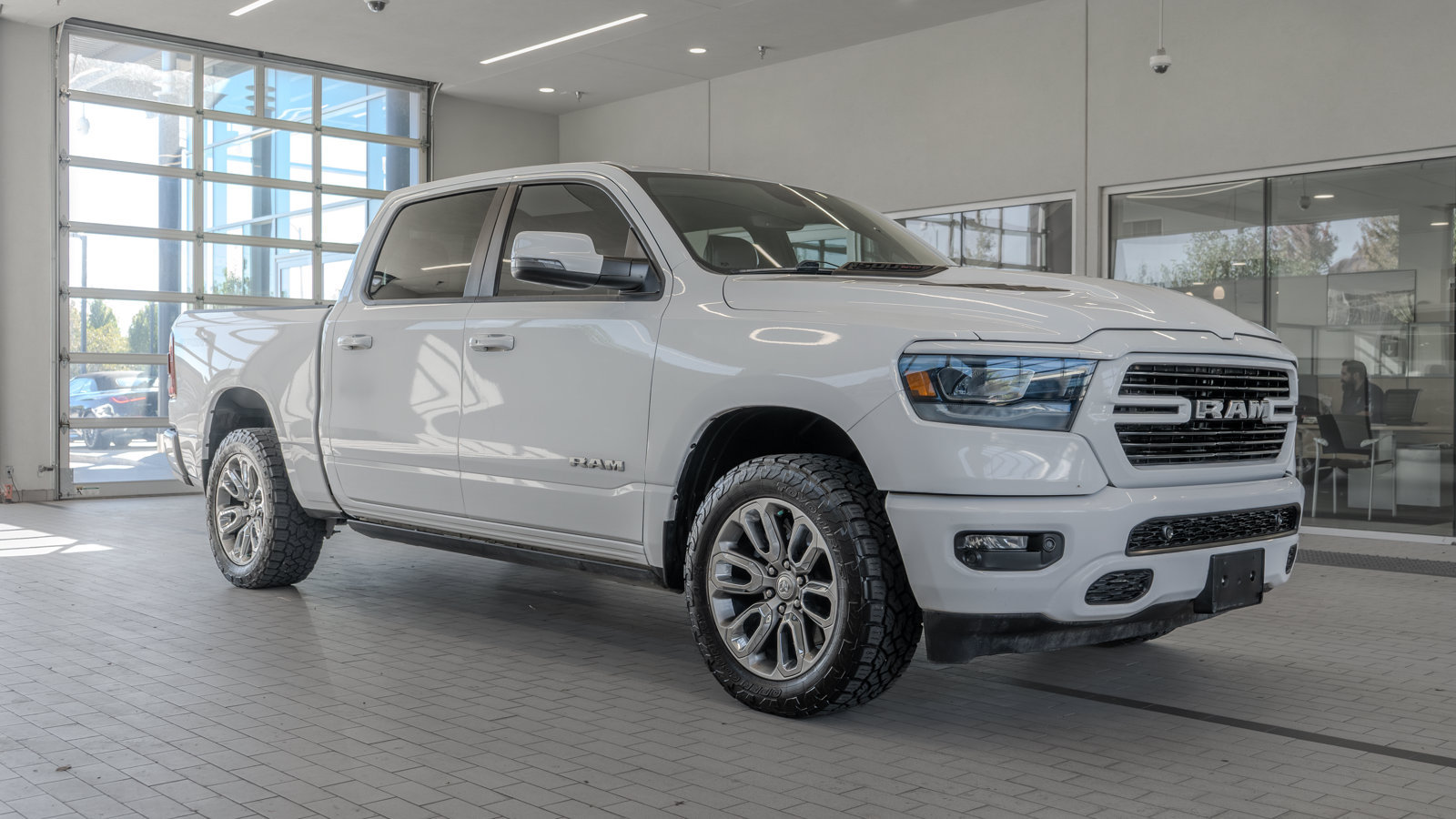 Used 2023 RAM 1500 Laramie AWD/4WD image 12