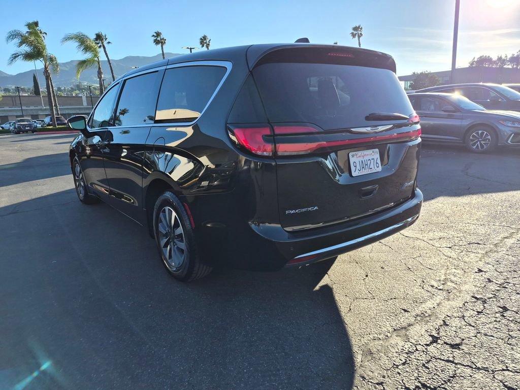 Used 2023 Chrysler Pacifica Touring-L image 5