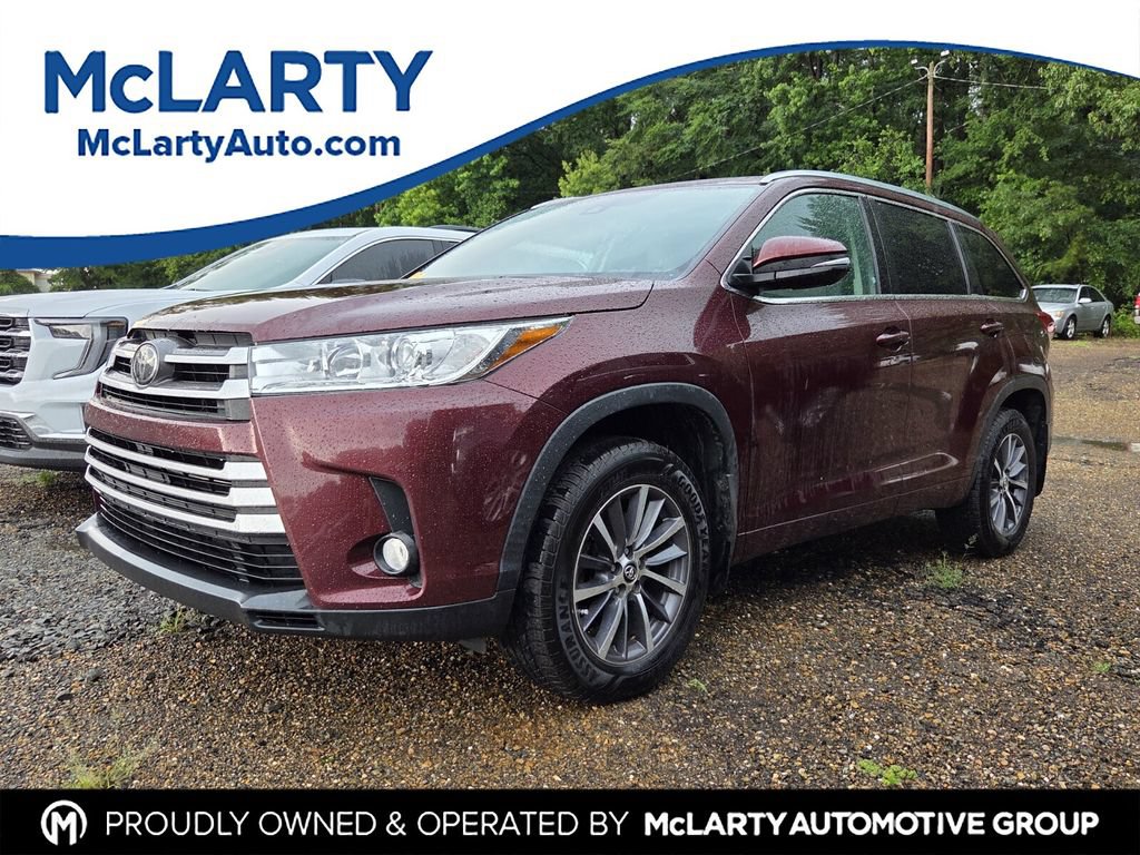 Used 2017 Toyota Highlander XLE FWD image 1