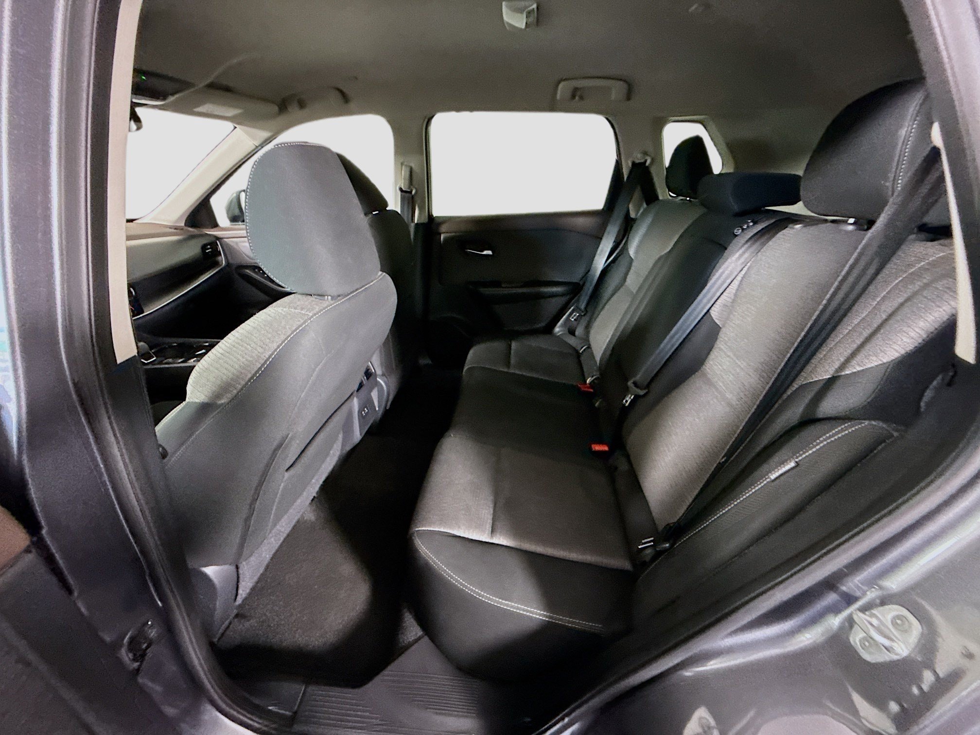 Used 2022 Nissan Rogue SV FWD image 25