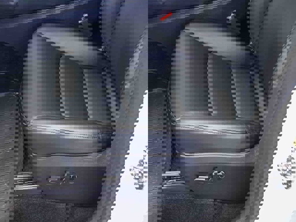 Used 2025 Tesla Model Y Performance image 19