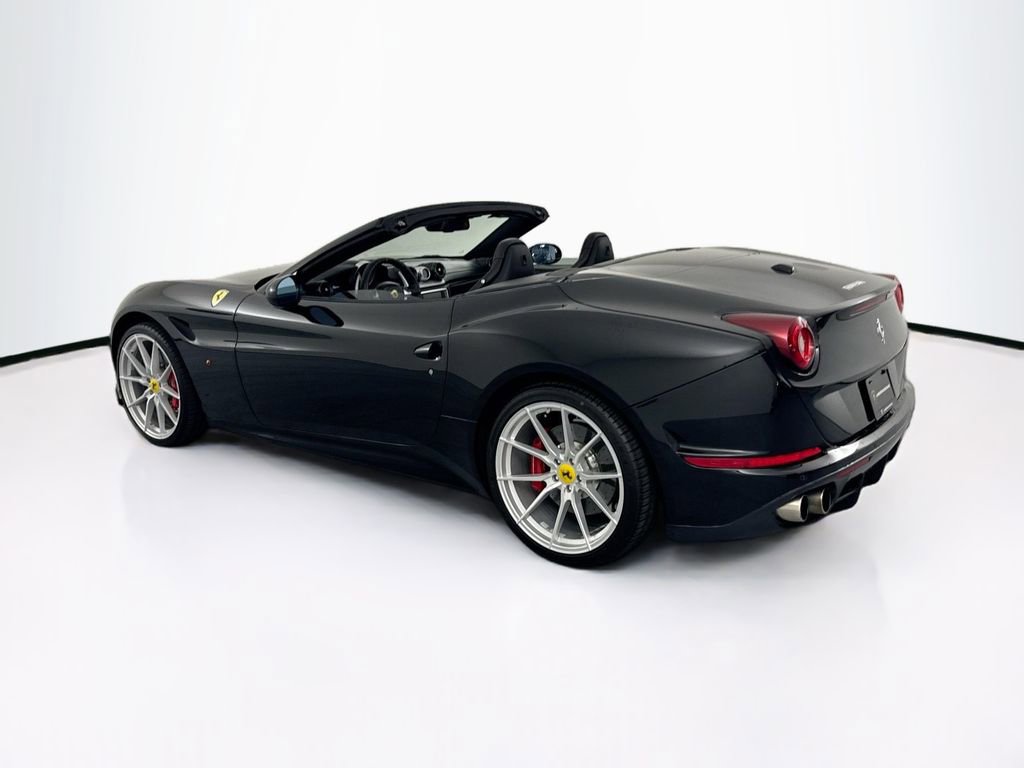 Used 2017 Ferrari California T image 7