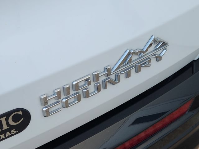 Used 2025 Chevrolet Traverse High Country AWD/4WD image 10