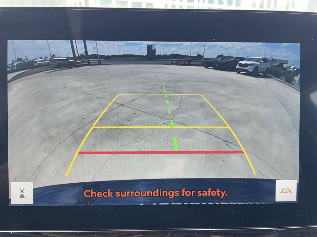 Used 2023 Toyota Venza LE image 12