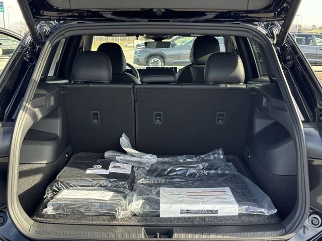New 2026 Volkswagen Tiguan SE R-Line FWD image 10