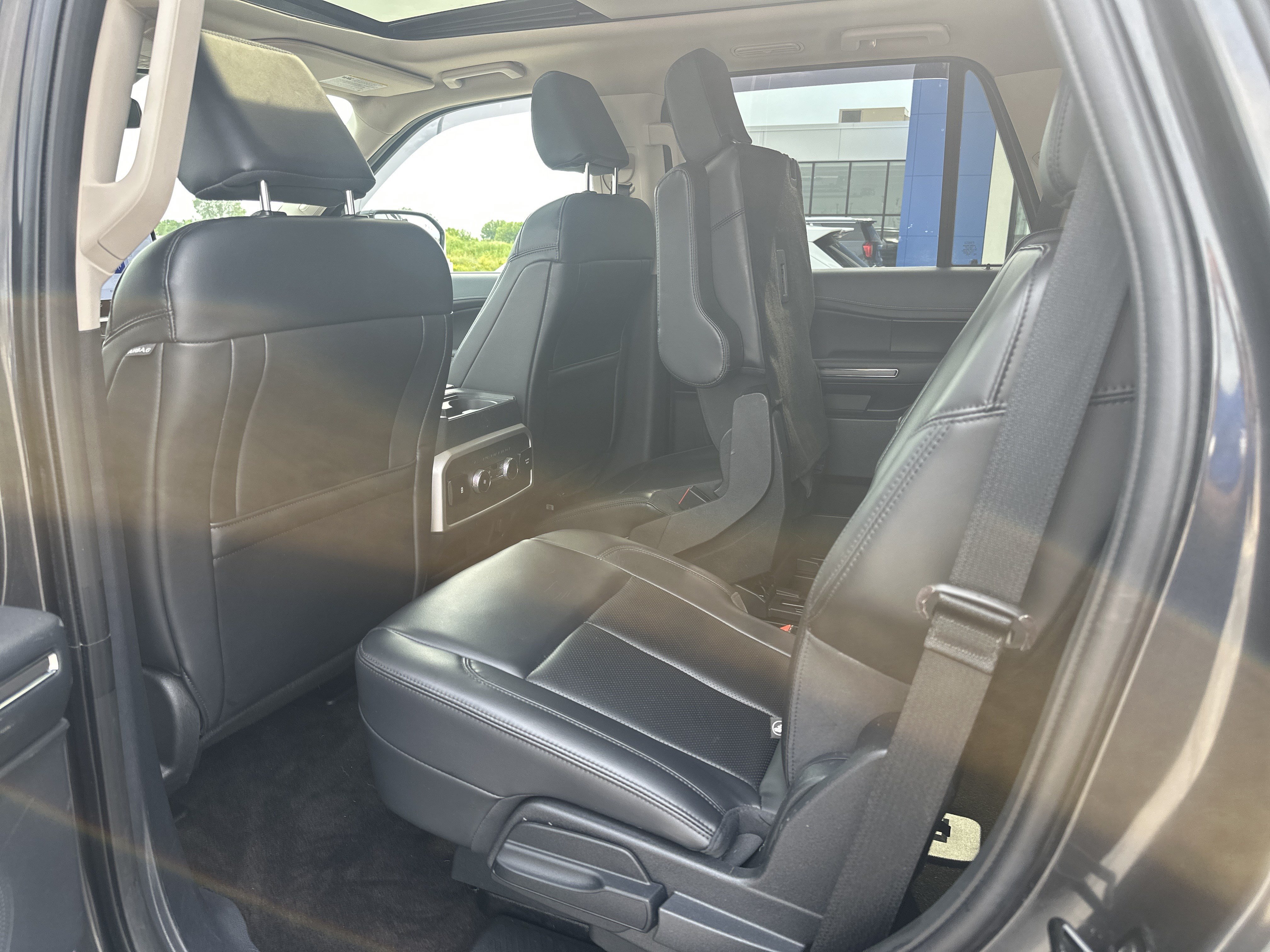 Used 2023 Ford Expedition XLT AWD/4WD image 27