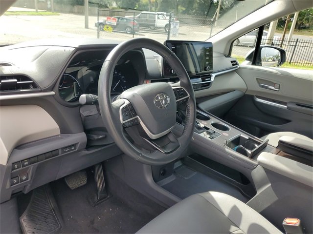 Used 2024 Toyota Sienna XLE image 12