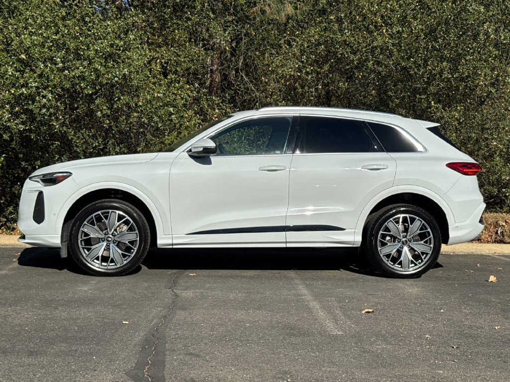 Certified 2025 Audi Q5 Premium Plus w/ Premium Plus AWD/4WD image 8