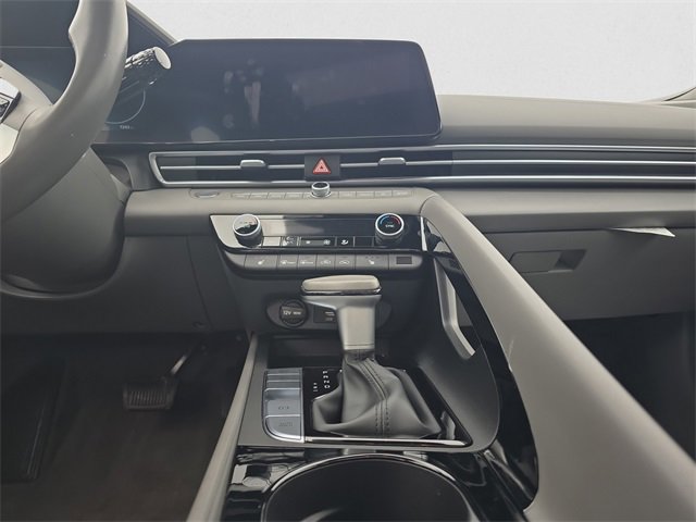 Used 2025 Hyundai Elantra SEL image 11