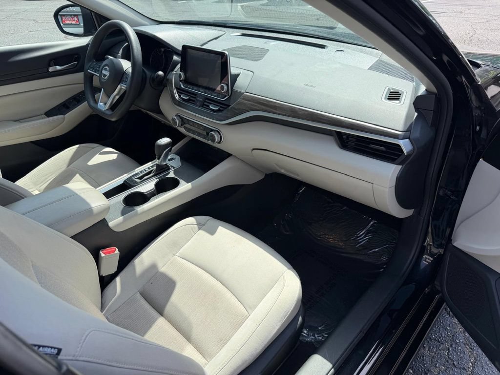 Used 2025 Nissan Altima 2.5 SV FWD image 28
