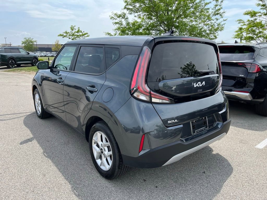 Used 2025 Kia Soul LX w/ LX Technology Package FWD image 5