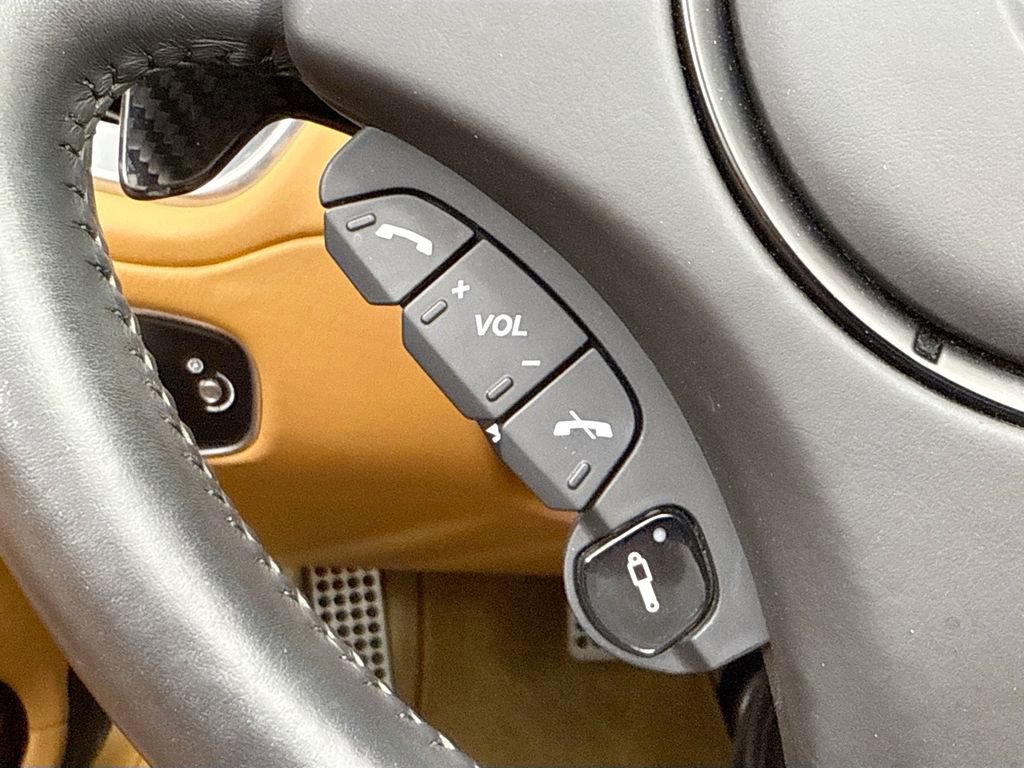 Used 2014 Aston Martin Vanquish Volante image 19