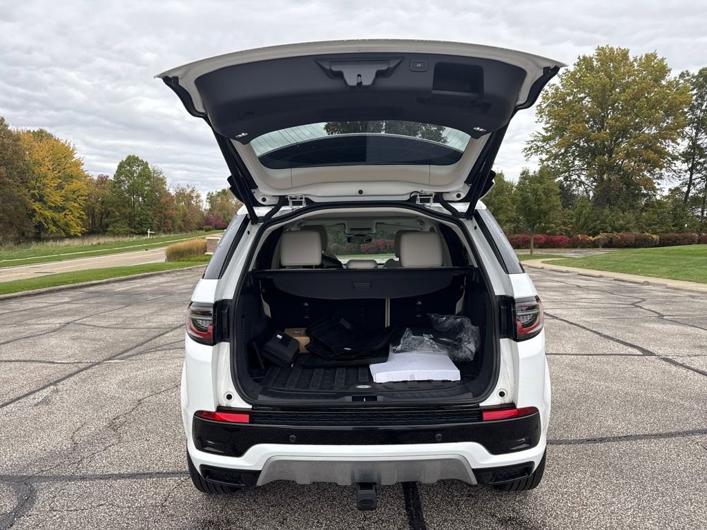 Used 2024 Land Rover Discovery Sport S image 16