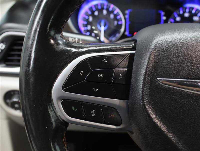 Used 2019 Chrysler Pacifica Touring-L FWD image 11