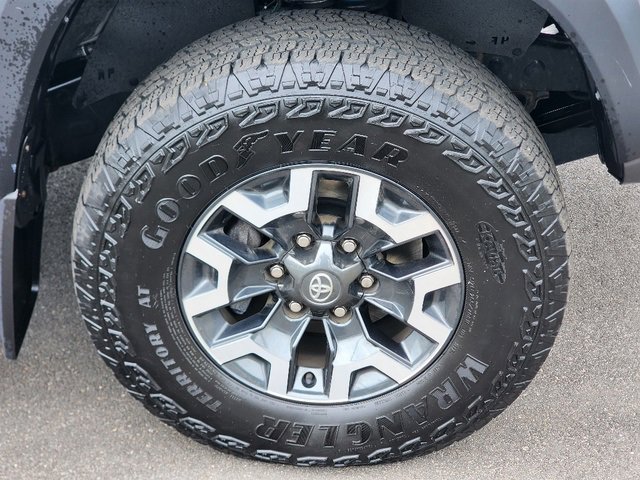 Used 2022 Toyota Tacoma TRD Off-Road image 9