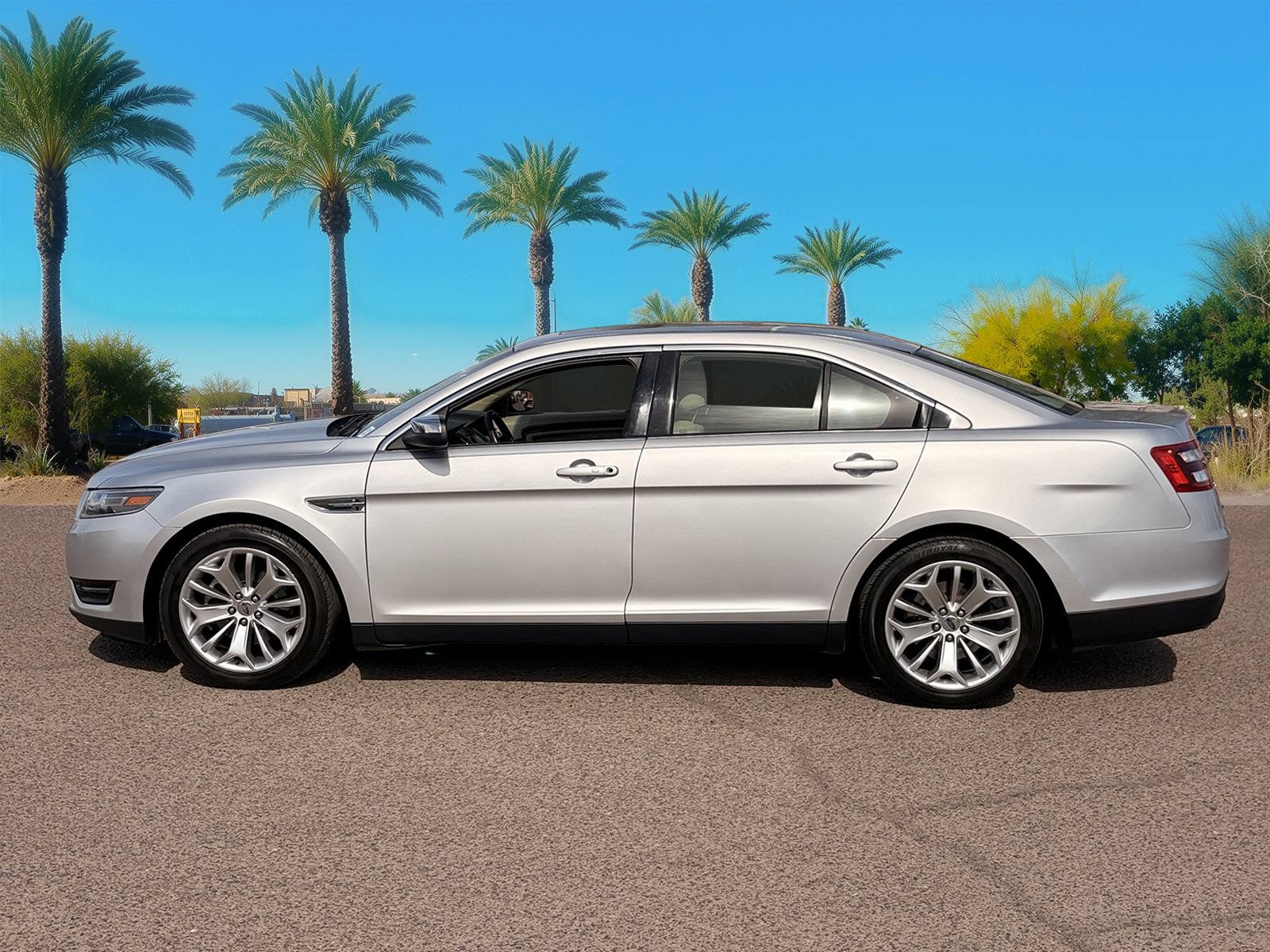 Used 2019 Ford Taurus Limited FWD image 2