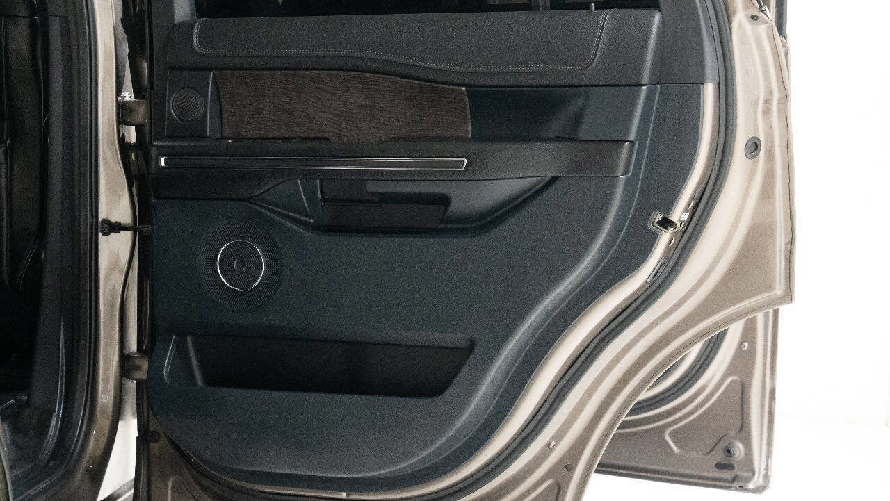 Used 2018 Ford Expedition Limited RWD image 25