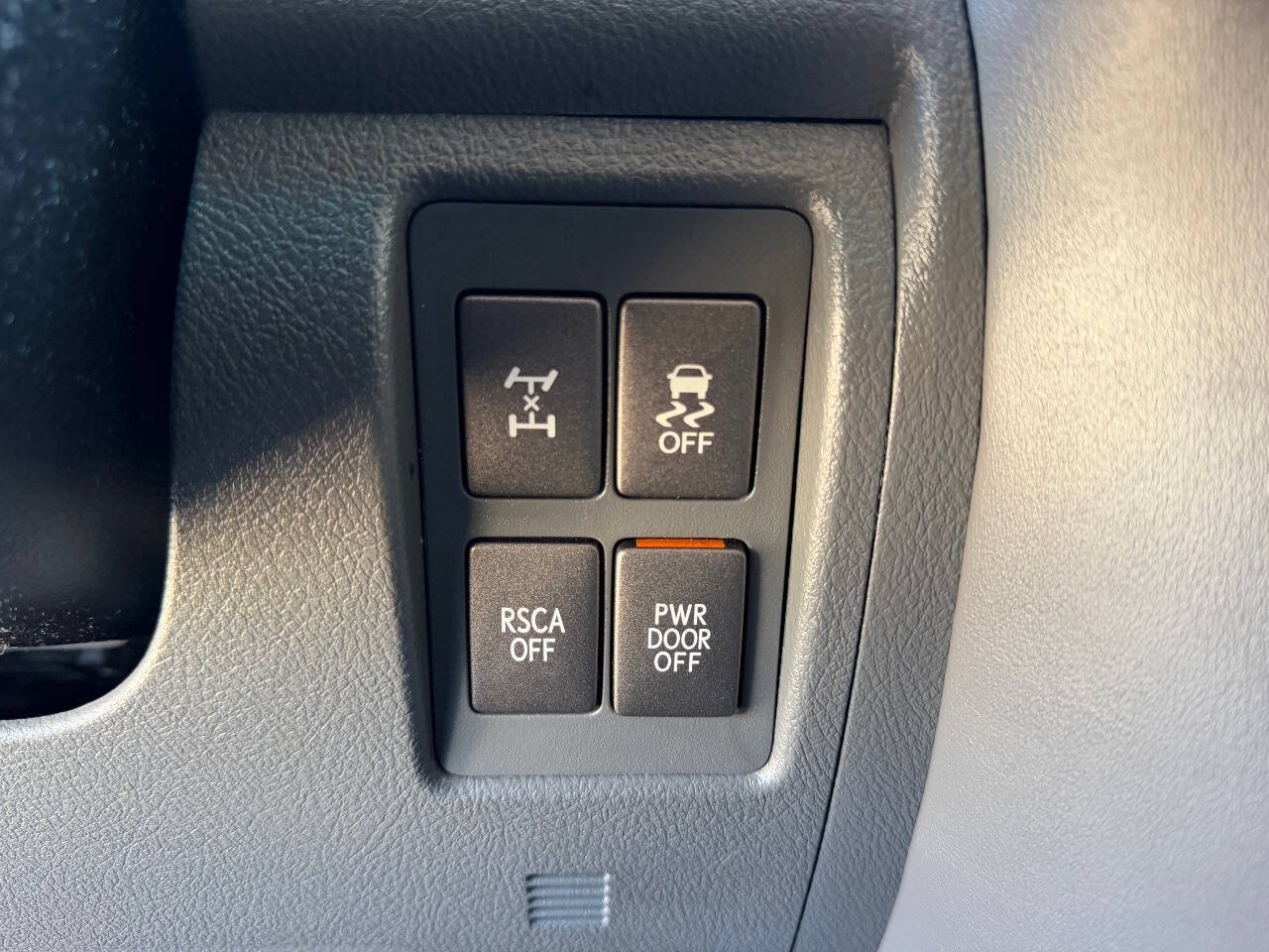 Used 2010 Lexus LX 570 4WD w/ Preferred Accessory Package image 23