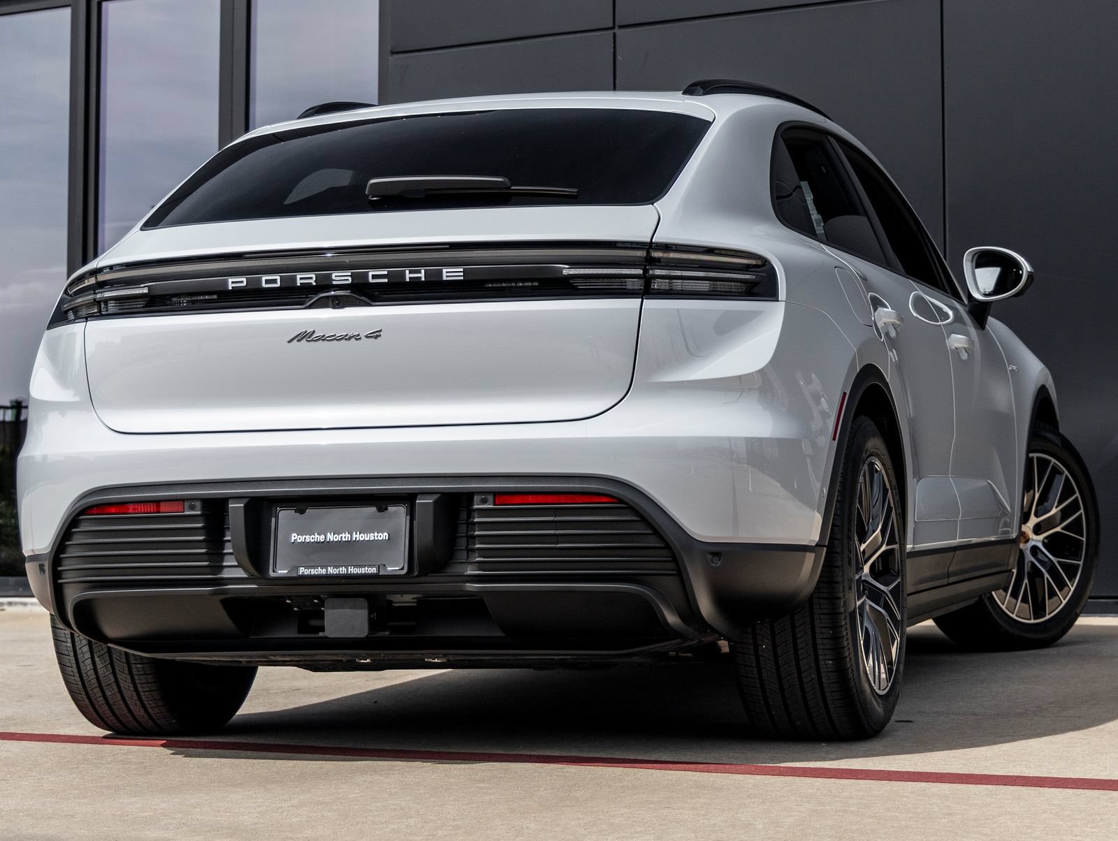 Certified 2026 Porsche Macan 4 Electric AWD/4WD image 11