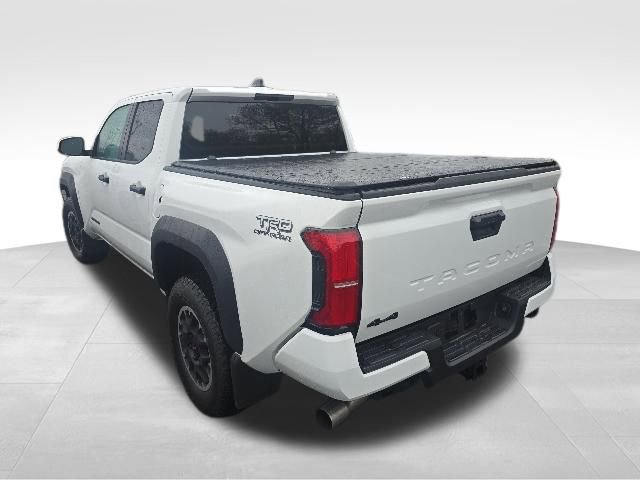 Used 2025 Toyota Tacoma TRD Off-Road AWD/4WD image 3
