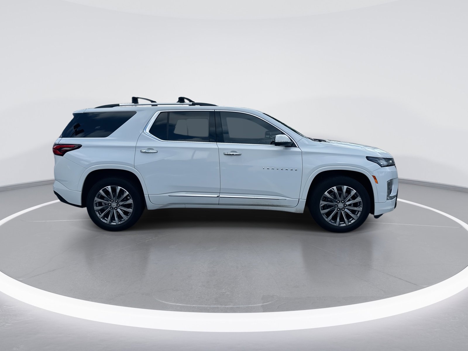 Used 2023 Chevrolet Traverse Premier FWD image 10