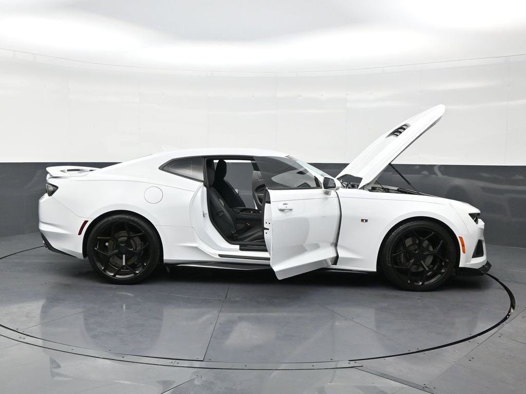 Used 2019 Chevrolet Camaro SS image 30