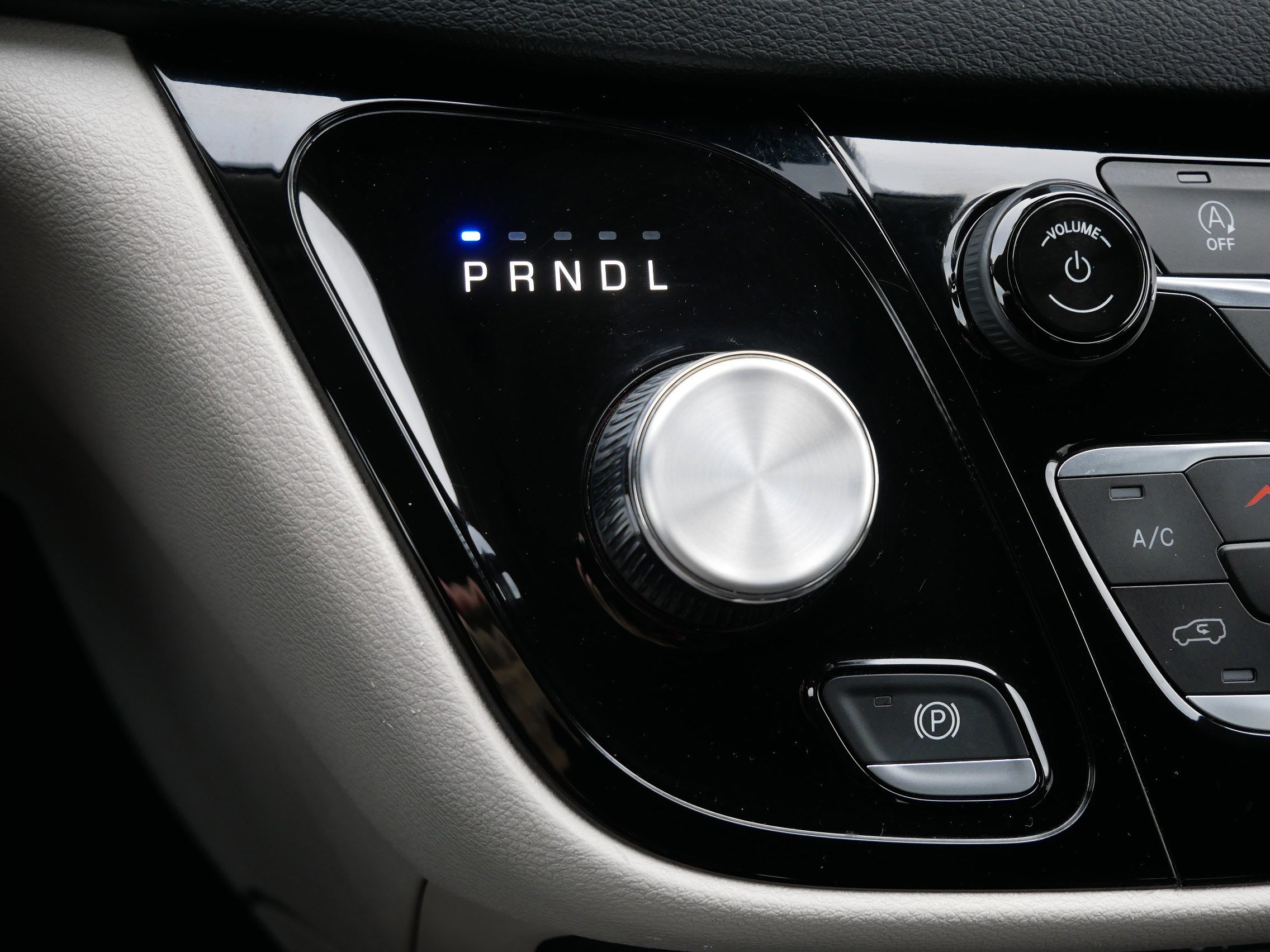 Used 2023 Chrysler Voyager LX image 24