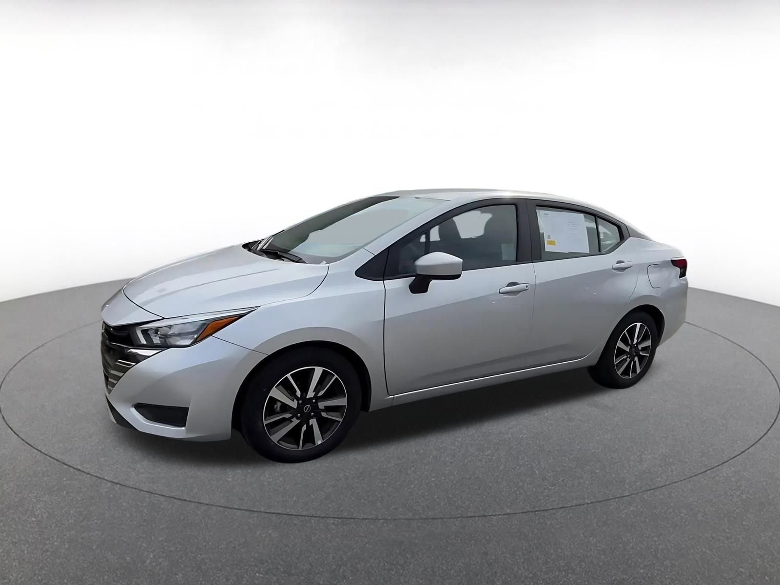 Used 2025 Nissan Versa SV image 8