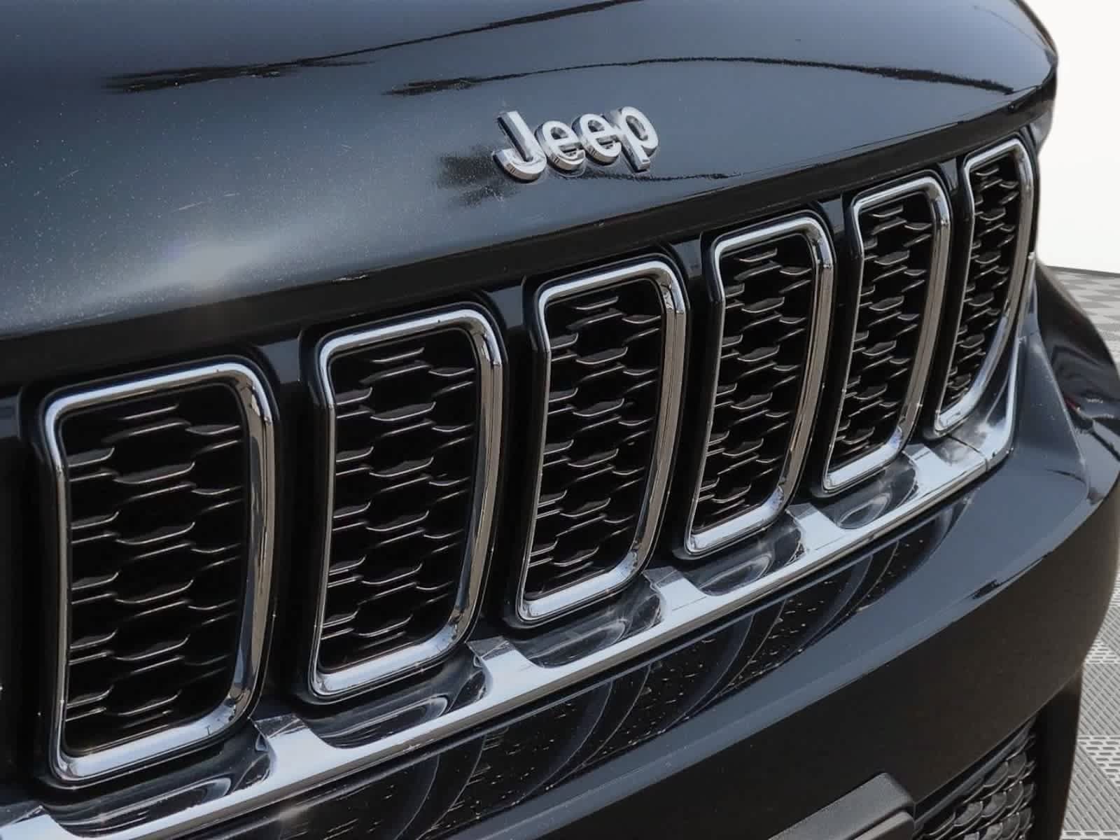 Used 2022 Jeep Grand Cherokee Limited AWD/4WD image 6
