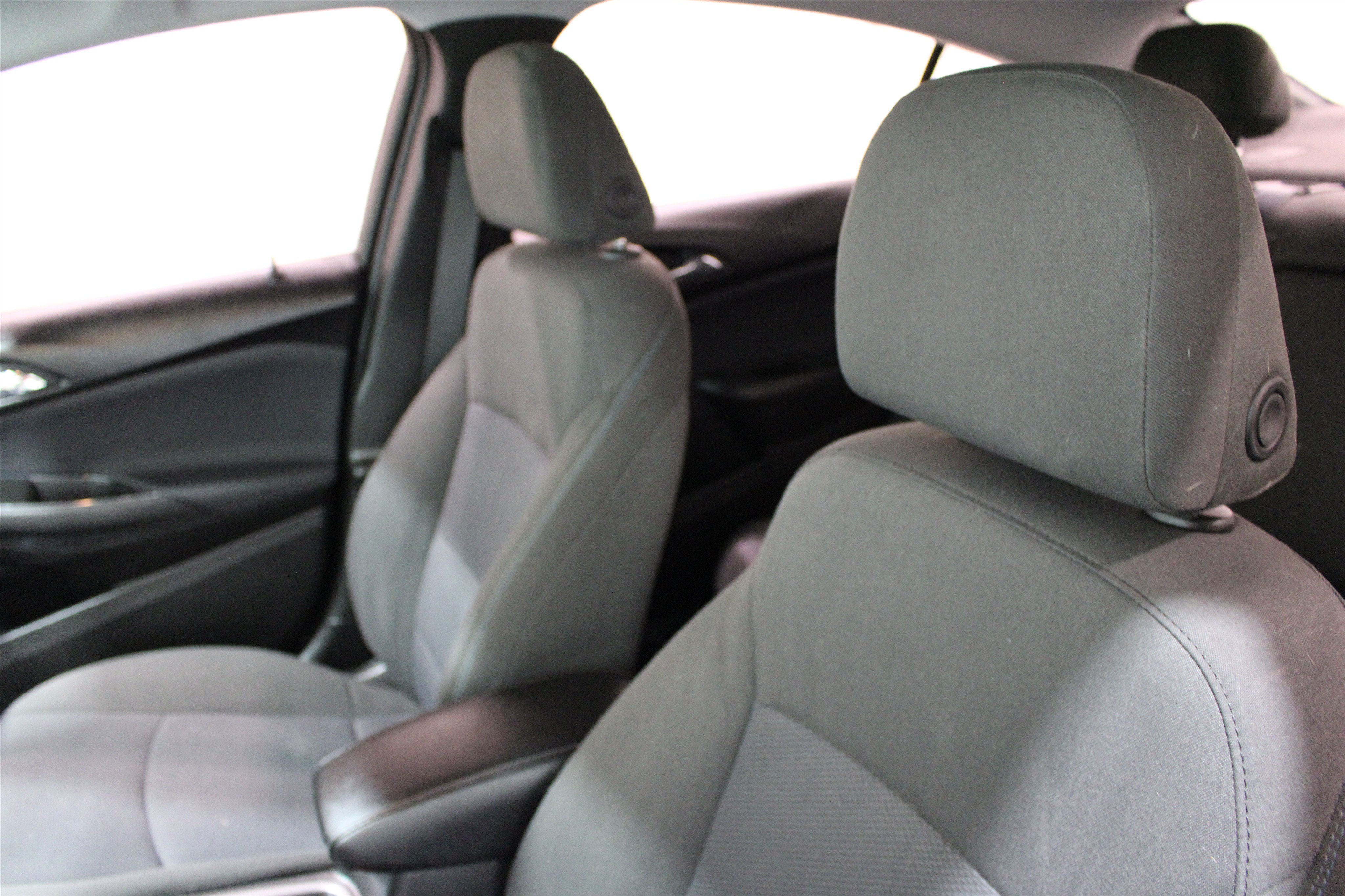Used 2019 Chevrolet Cruze LT w/ Convenience Package FWD image 4