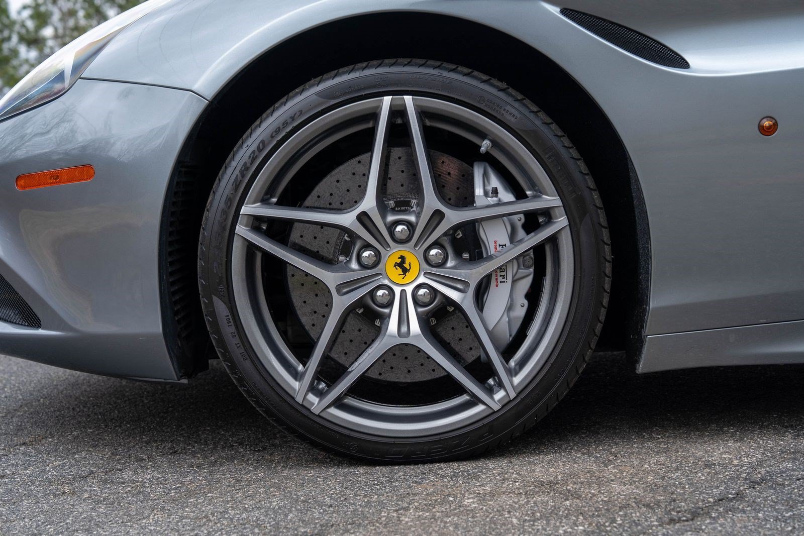 Used 2017 Ferrari California T RWD image 12
