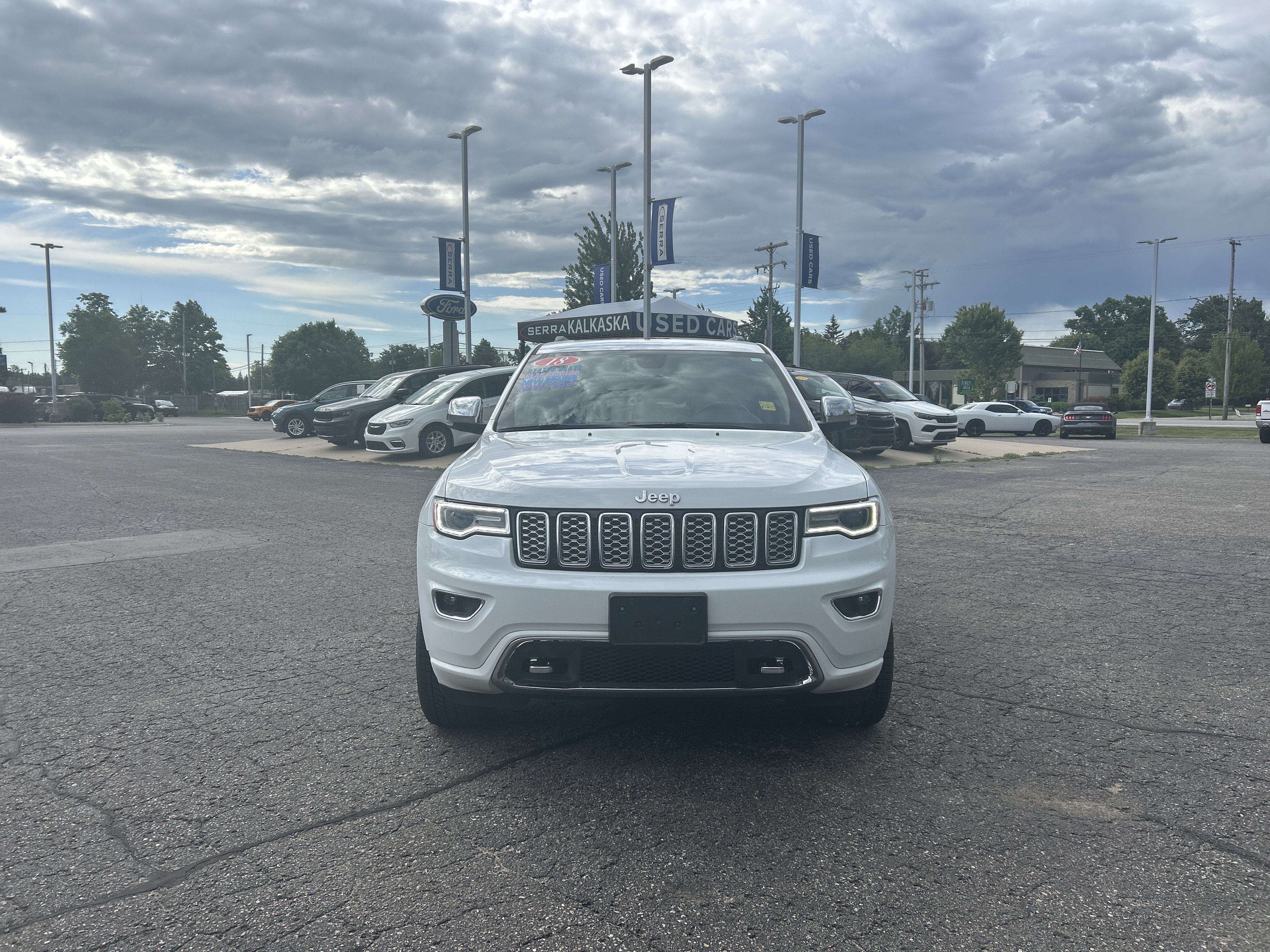 Used 2018 Jeep Grand Cherokee Overland AWD/4WD image 8