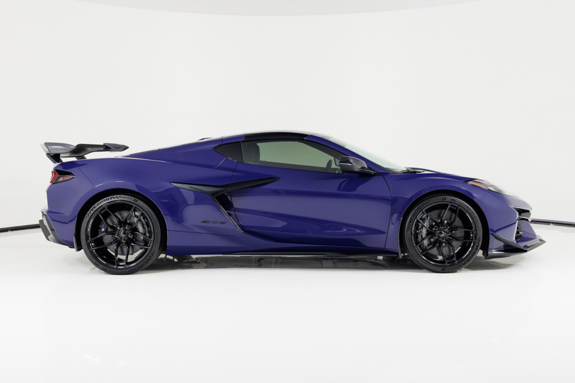 Used 2026 Chevrolet Corvette Z06 w/ Z07 Performance Package RWD image 2