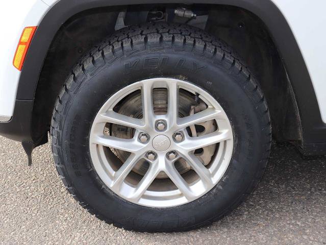 Used 2023 Jeep Grand Cherokee L Laredo image 15