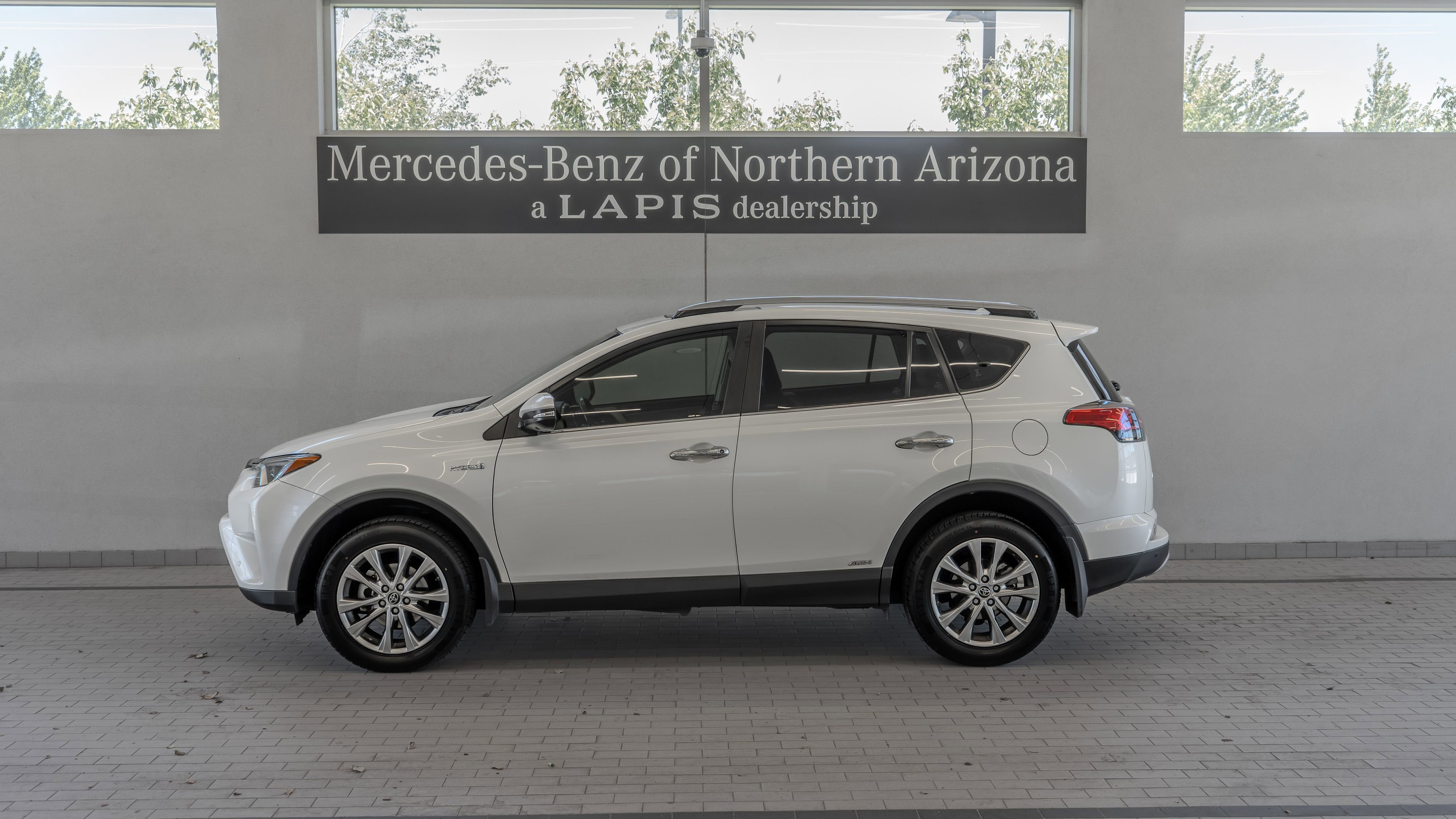 Used 2018 Toyota RAV4 Limited w/ Advanced Technology Package AWD/4WD image 2