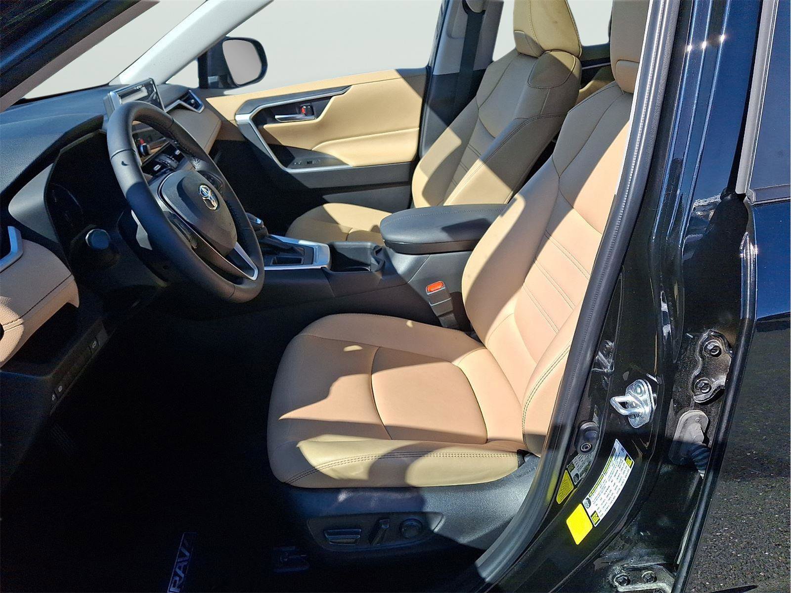 Used 2024 Toyota RAV4 XLE Premium image 39