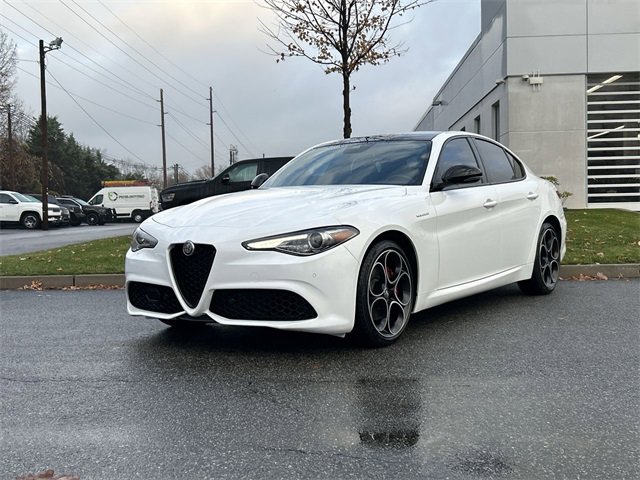 Used 2022 Alfa Romeo Giulia Veloce image 1