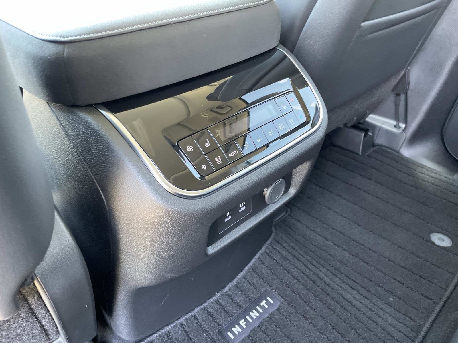 Used 2025 INFINITI QX80 Sensory AWD/4WD image 14