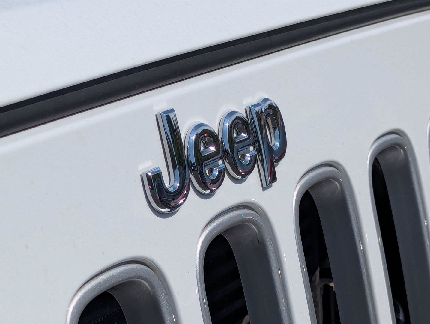 Used 2018 Jeep Wrangler Unlimited Sahara w/ Connectivity Group AWD/4WD image 26