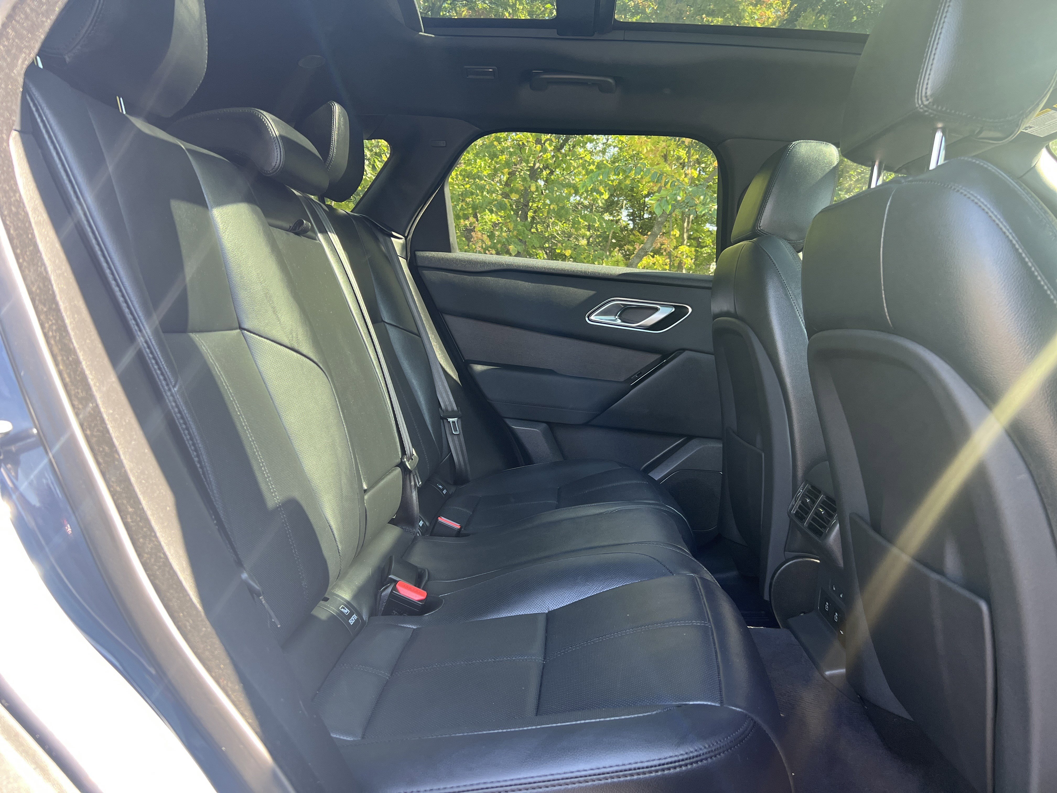 Certified 2024 Land Rover Range Rover Velar Dynamic SE image 28