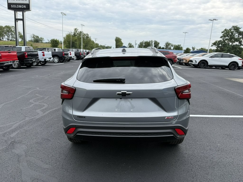 New 2026 Chevrolet Trax RS w/ Sunroof Package FWD image 4